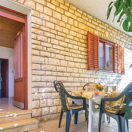 Awesome Apartment In Pula With Wifi 外观 照片